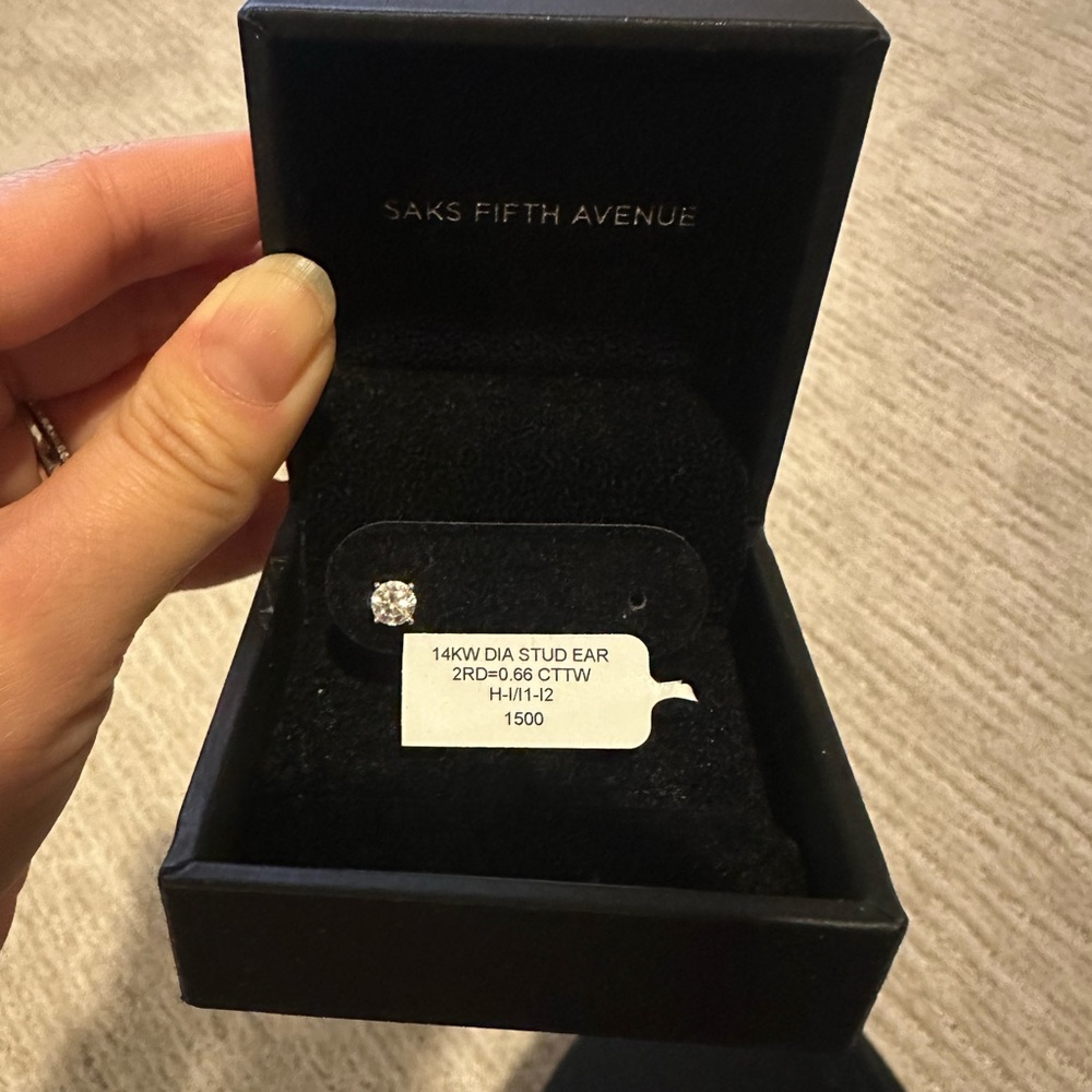 14K White Gold Diamond Stud Earring (single)